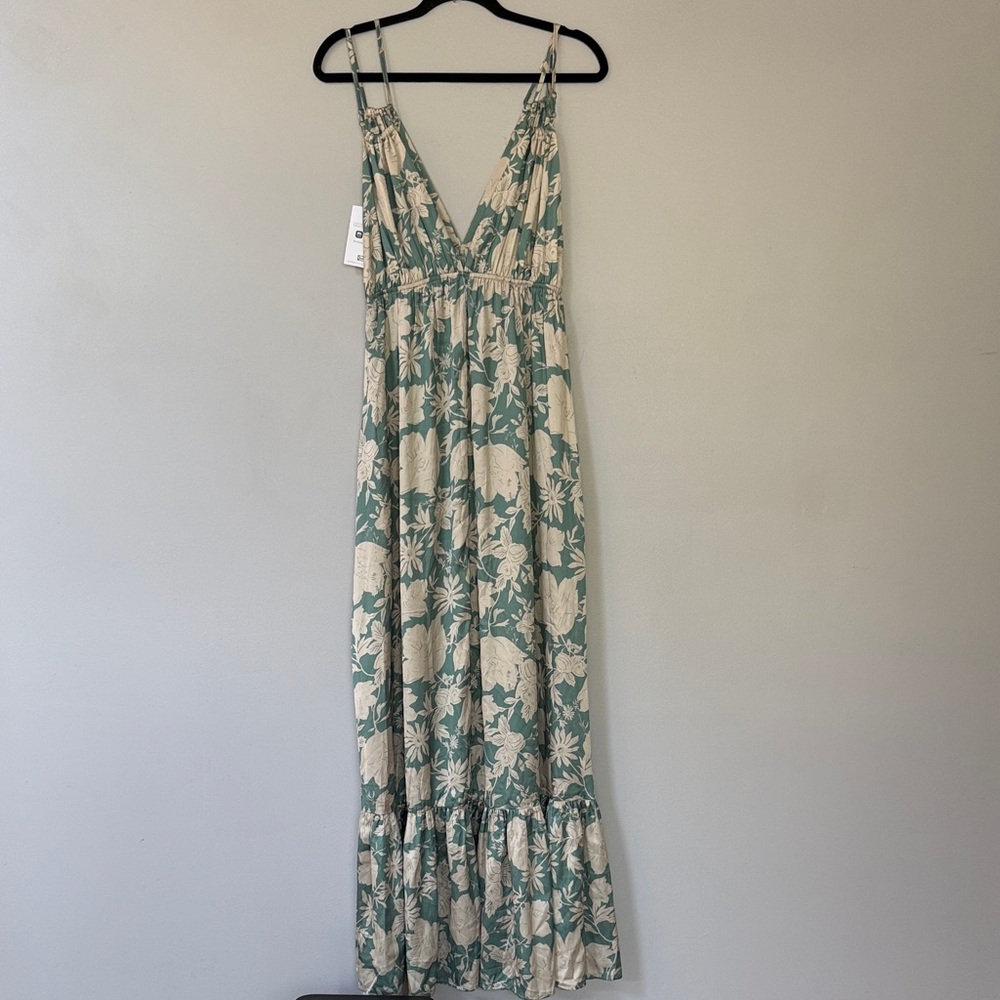 Wishlist Sage and Cream Floral V-Neck Maxi Dress